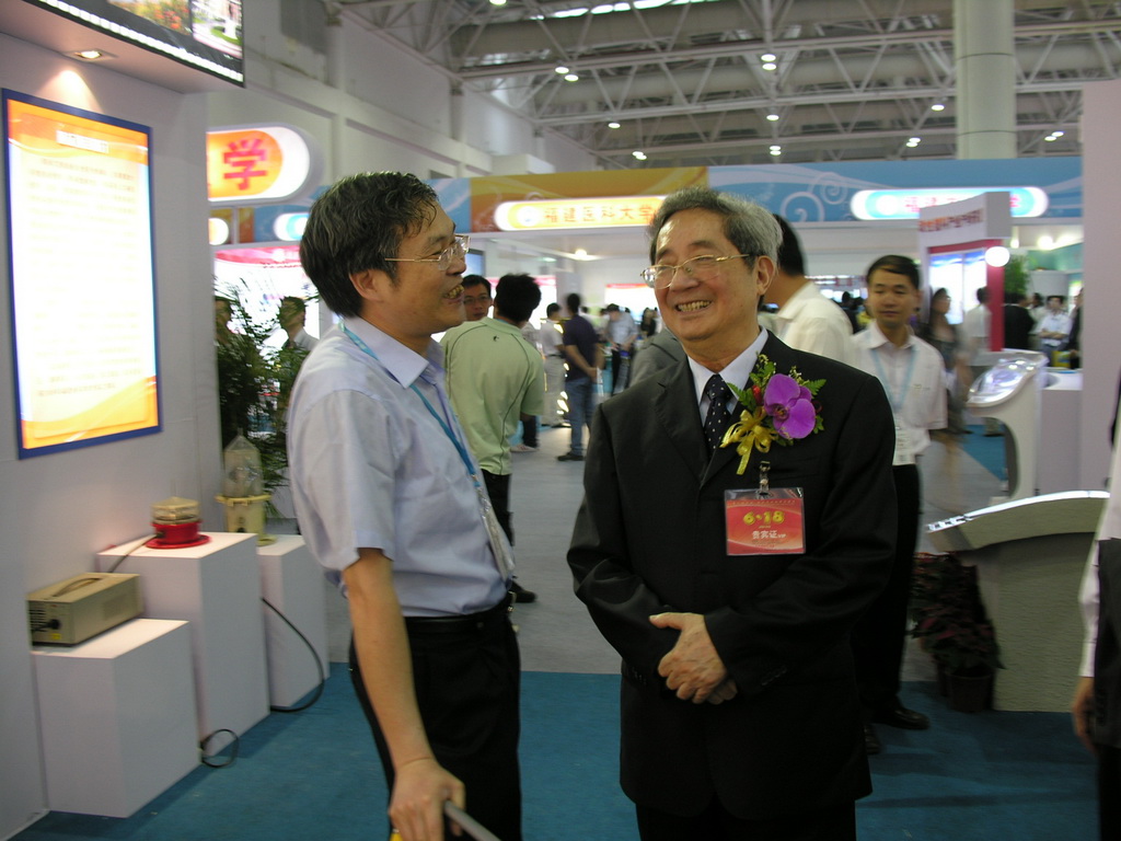 陈明义到华体会(中国)展馆参观