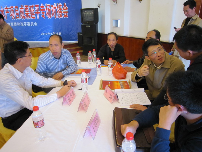 企业代表与华体会(中国)教授现场交流